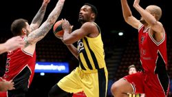 Fenerbahçe EuroLeague'de Armani'yi yendi