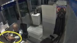 İstanbul Havalimanı'nda görevli memurlara operasyon