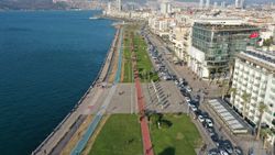 İzmir'de hava sıcaklığının artmasıyla sahilde yoğunluk gözlendi