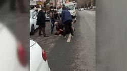 Ankara'da tartıştığı eşini sokak ortasında dövdü
