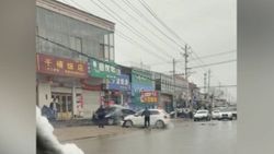 Çin’de kayınpederinin aracına defalarca çarptı