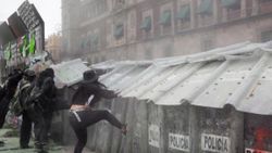 Meksika'da 8 Mart yürüyüşünde 15'i kadın polis, 19 kişi yaralandı