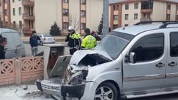 Erzincan’da kadın panelvan minibüsün altında kalmaktan son anda kurtuldu