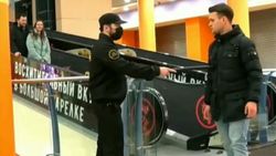 Rusya’da maskesiz vatandaşlara ‘dayaklı’ şaka