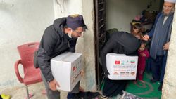 Saker Vakfı, Müslümanlara yardım eli uzatmaya devam ediyor