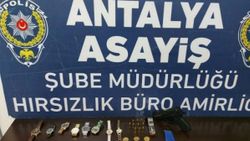 Antalya'da hırsızlar kapının kilidini düşürüp eve girdi