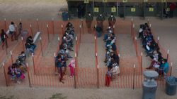 ABD'de barınaklarda tutulan yüzlerce refakatsiz göçmen çocuk koronavirüse yakalandı