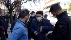 Edirne'de yaşlı adamdan basın açıklaması yapan kadınlara tepki