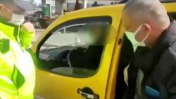 Adana’da korsan taksici müşteri kimliğindeki polise yakaladı