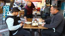 Edirne'de yeme içme yerleri yeni tedbirlerle müşteri kabul ediyor