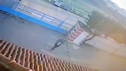 Tekirdağ'da Atatürk heykeline saldıran kişi kamerada