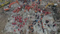 İzmir depreminde yıkılan Rıza Bey Apartmanı'nın fenni mesulü tutuklandı