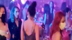 Kuşadası'nda otel lobisinde parti yapanların eğlencesine polis baskını