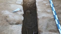 Manisa’da lahit mezar ortaya çıkarıldı