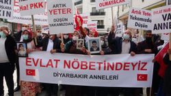 Evlatları dağa kaçırılan Vanlı annelere Diyarbakır annelerinden destek