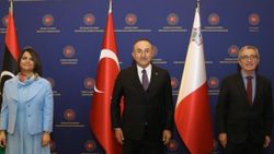 Mevlüt Çavuşoğlu, Libya ve Maltalı mevkidaşları ile bir araya geldi