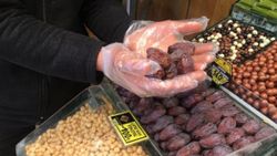 Eminönü'nde en pahalı hurmanın tanesi 5 lira