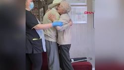 İngiltere'deki yaşlı çift, aylar süren karantina sonrası birbirine kavuştu