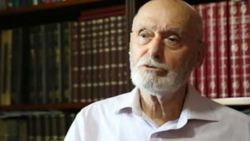 Yazar ve akademisyen Prof. Dr. Ali Özek vefat etti