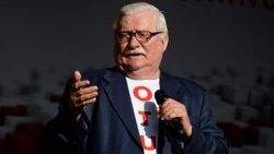 Polonya'nın eski Cumhurbaşkanı Walesa, internette iş arıyor