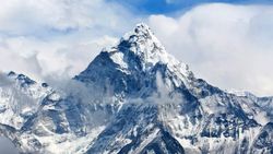 Everest'te ilk kez koronavirüs vakasına rastlandı