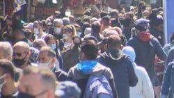 3 günlük sokağa çıkma kısıtlaması öncesinde Eminönü'nde yoğunluk