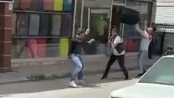 Antalya'da sokak ortasında sopalı kavga