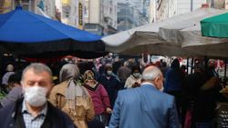 Samsun’da tam kapanma öncesi semt pazarlarında yoğunluk