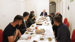 Cumhurbaşkanı Erdoğan Ayaşlı çiftçi ve ailesiyle iftar yaptı