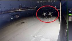 Bursa’da polisten kaçan gençler kamerada