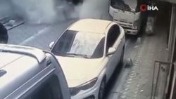 Zeytinburnu'ndaki bina çökerken kaldırımdaki kadın ve kedi son anda kurtuldu