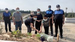 Adana'da lösemiden ölen annenin mezarına ziyaret