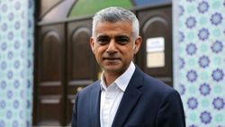 Sadık Han, ikinci kez Londra Belediye Başkanı oldu