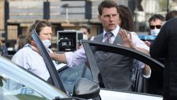 Tom Cruise'un hayranları seti bastı