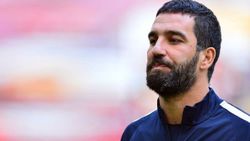 Ailem uyanmasın: Arda Turan ev anahtarını unutunca arabada sabahladı
