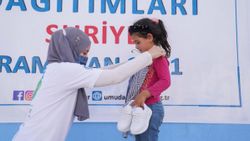 Gamze Özçelik'ten duygulandıran bayram mesajı: Görsellere bakınca gülümsemeden duramıyoruz
