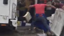 Sultanbeyli'de pazarcılar tekme tokat birbirine girdi