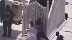 Kabe imamına bıçaklı saldırı girişimi