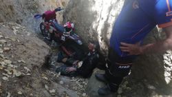 Manisa'da motosikletiyle kaza yaptı, imdadına AFAD yetişti