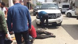 Iğdır'da yaralı yerine aracına koştu, kırılan tamponuyla ilgilendi