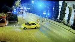 Beyoğlu’nda motosikletli, taksiye çarptı