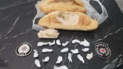 İzmir'de ekmek arasına saklanmış uyuşturucu madde ele geçirildi