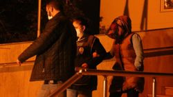 Kocaeli'de kızını darbetti, tahliye olunca ayaklarına kapandı