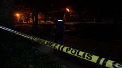 İzmir'de bankta oturan kişiyi para vermediği için boynundan yaraladılar