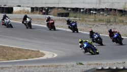 İzmir’de motosikletli kadınların nefes kesen yarışı