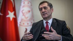 Ziya Selçuk, canlı yayında soruları yanıtladı