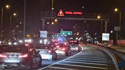 Avrasya Tüneli'nde seyir halindeki araçta çıkan yangın söndürüldü