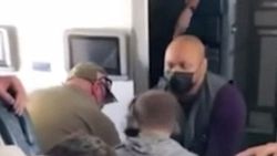 ABD'de kokpite girmeye çalışan yolcu gözaltına alındı