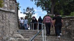 Bilecik'teki Şeyh Edebali Türbesi'ne akın ettiler