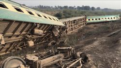 Pakistan'da tren kazası: 30 ölü, 50 yaralı